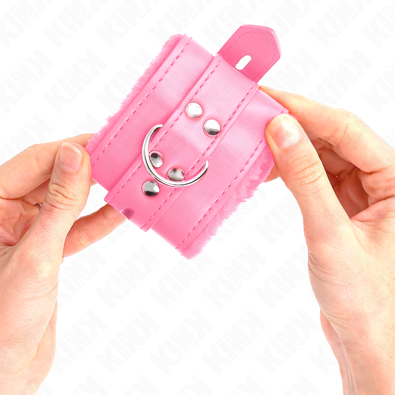 KINK - ATTACHES DE POIGNET DOUBLÉES DE FOURRURE AVEC TROUS CARRÉS ROSE ET CEINTURE ROSE RÉGLABLE 17-29 CM X 6 CM